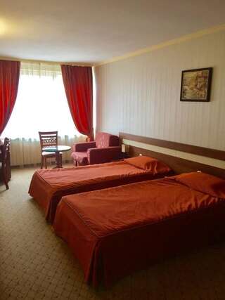Отель Hotel Cosmos Русе Двухместный номер с 1 кроватью или 2 отдельными кроватями-6